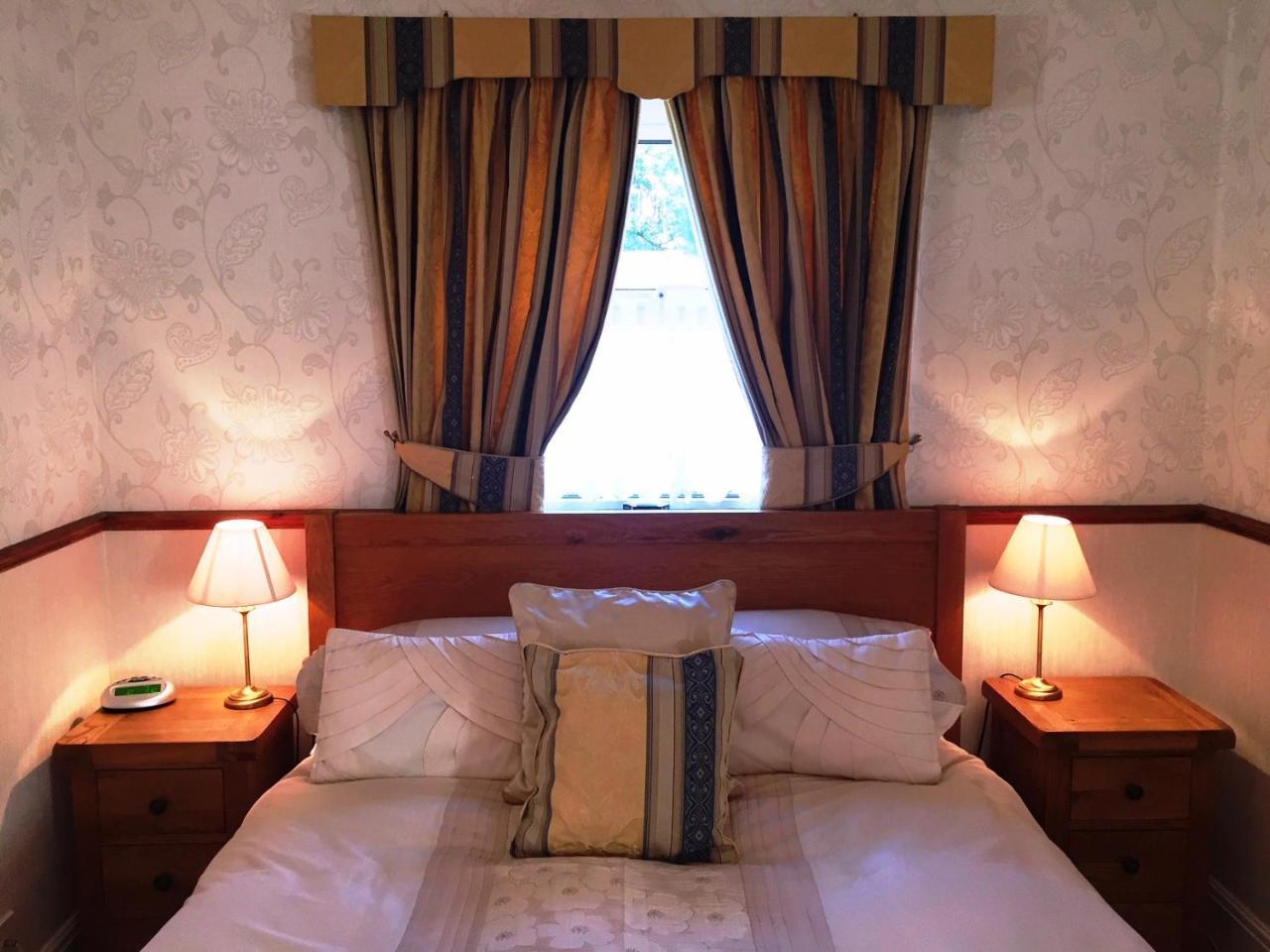 Twin Oaks Guest House Cadnam Exteriör bild